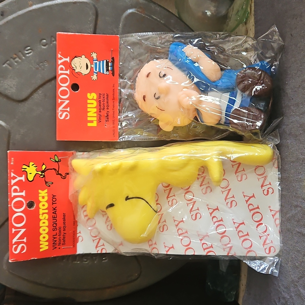 Vintage Peanuts Squeak Toys Pets Linus & Woodstock Con Agra NOS - Picture 2 of 7